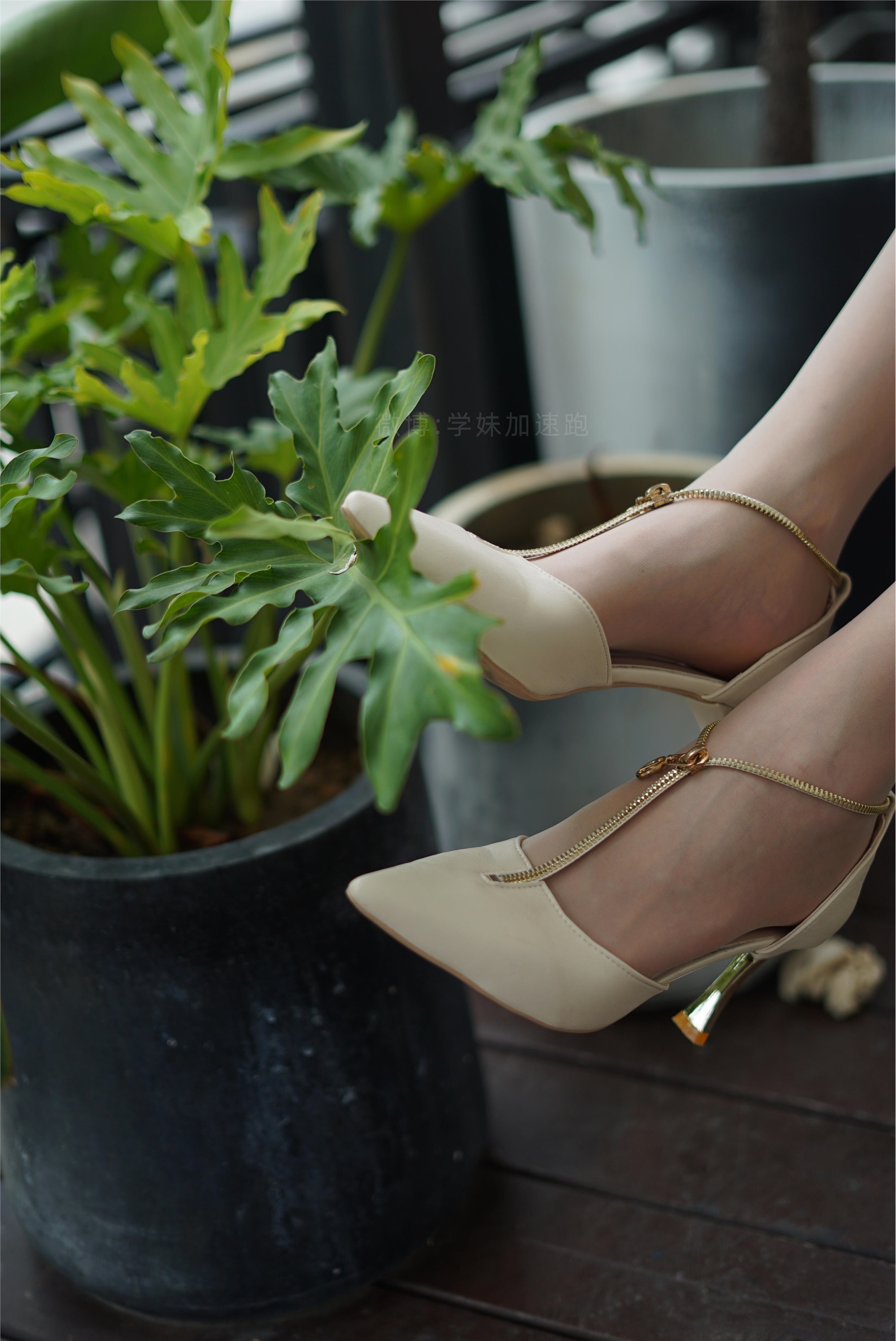 学妹加速跑 XM056《夏日大长腿-盘盘》